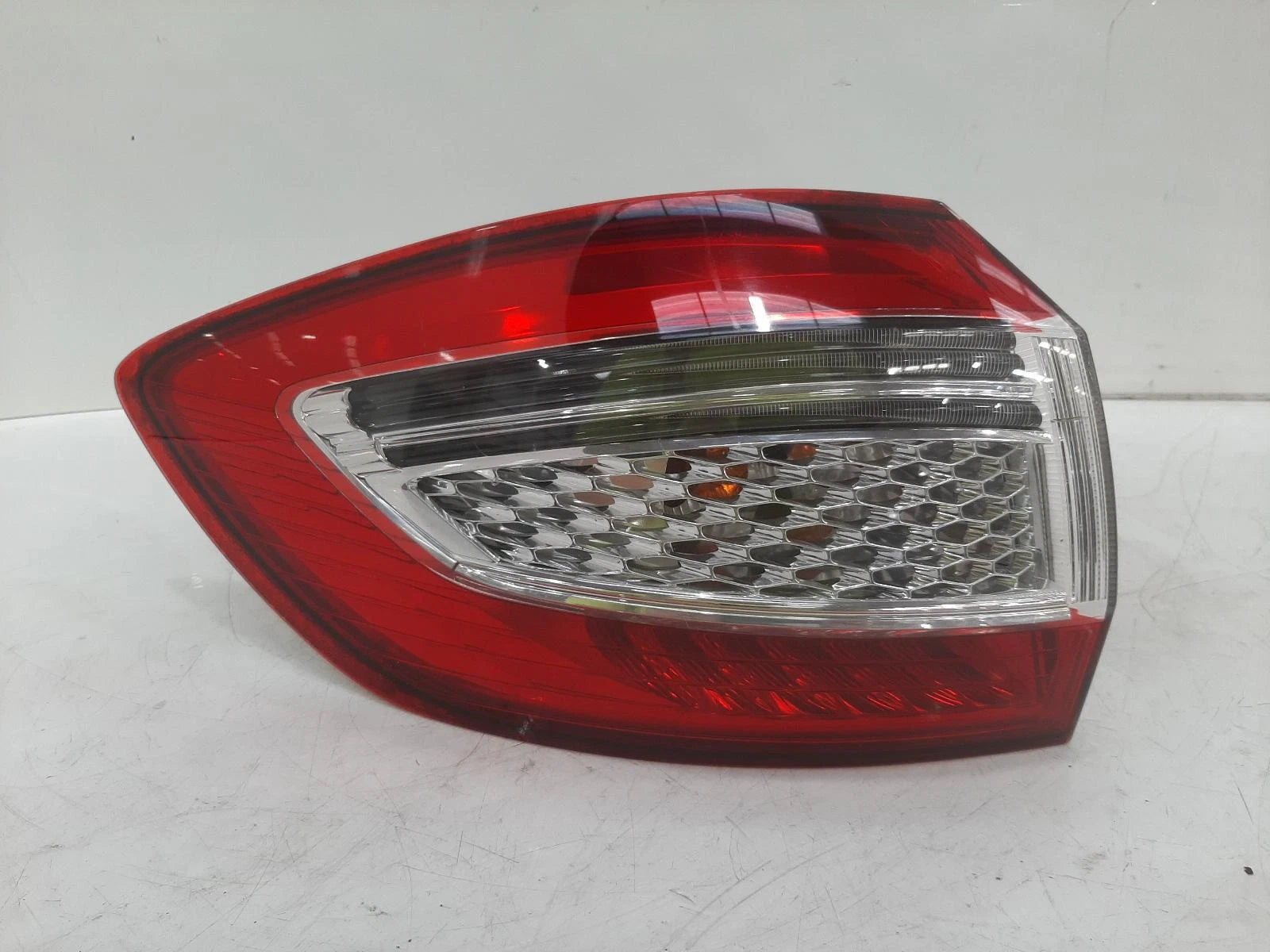Ford Mondeo Mk4 N/S Passengers Left Rear Outer Bulb Taillight Tail Light 