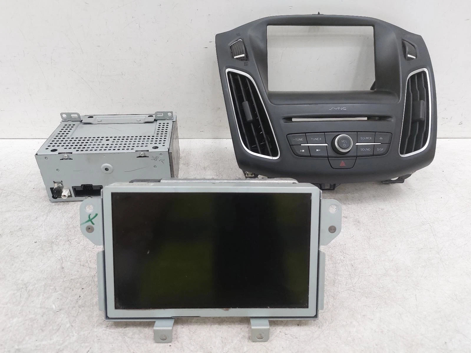 Ford Focus Mk3 OEM Radio/CD/Stereo Head Unit No Code Available 