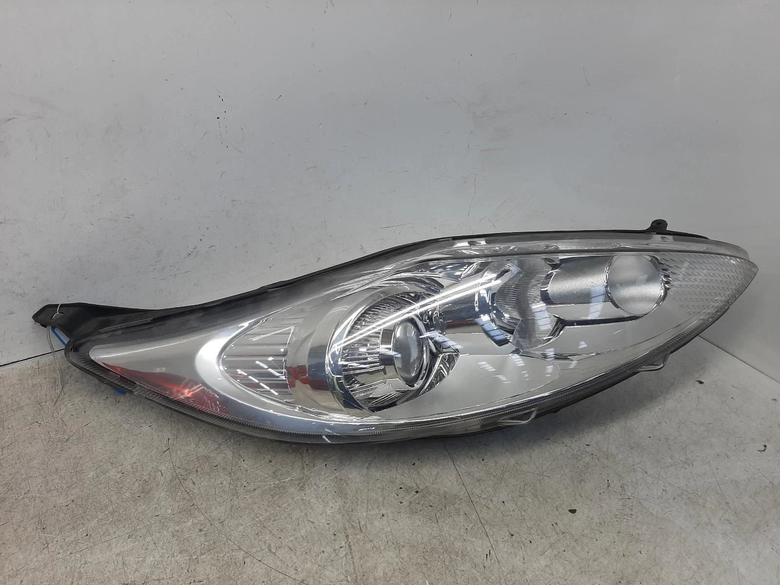 Ford Fiesta Mk7 O/S Drivers Right Front Halogen Headlight Headlamp 