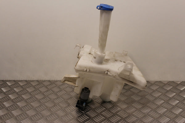 Toyota Auris Windscreen Wash Water Bottle with Motor (2012) - 1