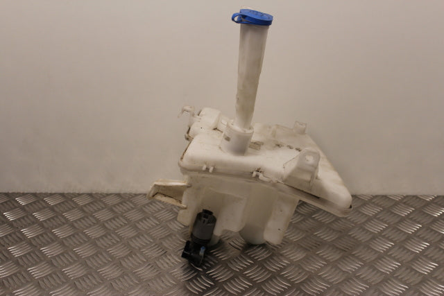 Toyota Auris Windscreen Wash Water Bottle with Motor (2012)
