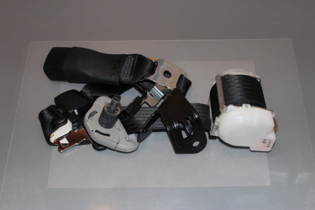 Toyota Yaris Seat Belt Rear Centre (2014)