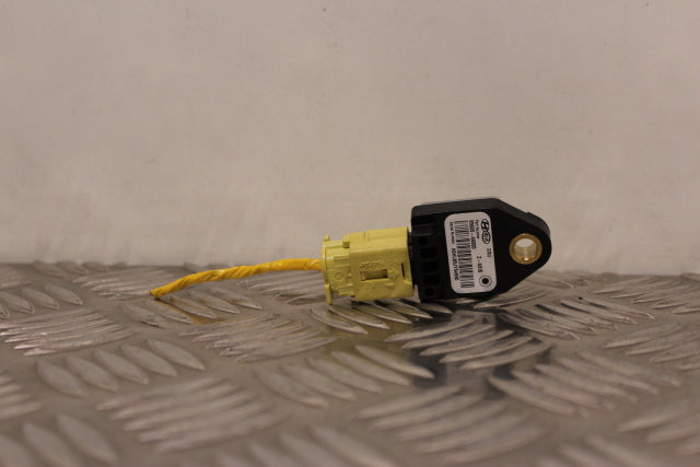 Hyundai i30 Airbag Sensor Centre Drivers Side (2013)