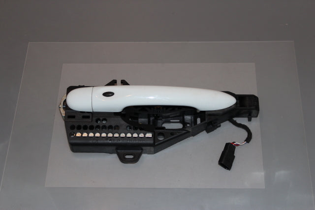 Renault Clio Door Handle Outer Front Drivers Side (2013)