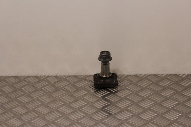 Renault Clio Stub Axle Rear Passengers Side (2013)