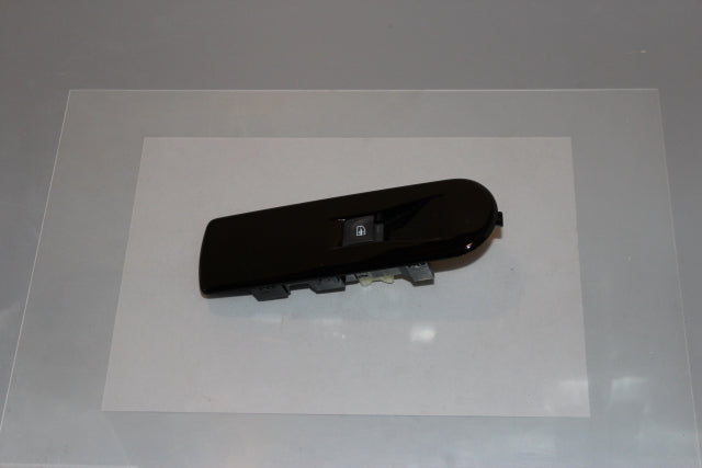 Renault Clio Window Switch Front Passengers Side (2013)