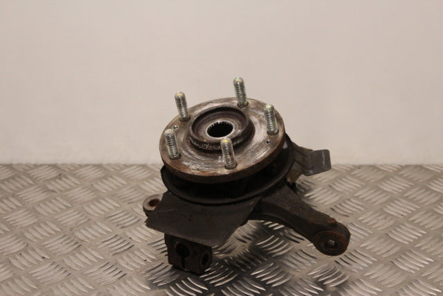 Hyundai i30 Stub Axle with Hub and Bearing Front Passengers Side (2013)