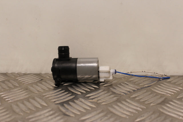 Toyota Auris Windscreen Wash Water Bottle Motor (2013)