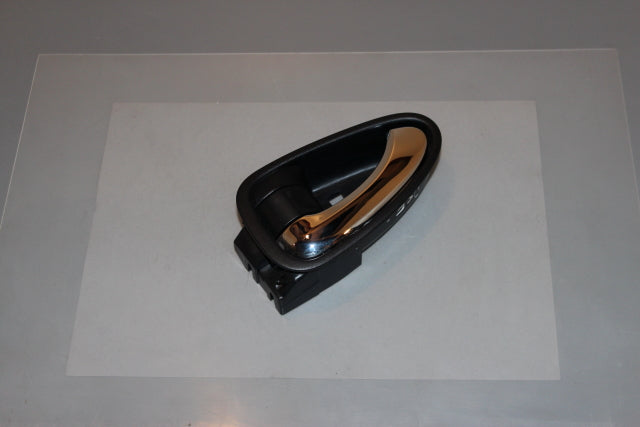 Toyota Avensis Door Handle Inner Front Passengers Side (2015)