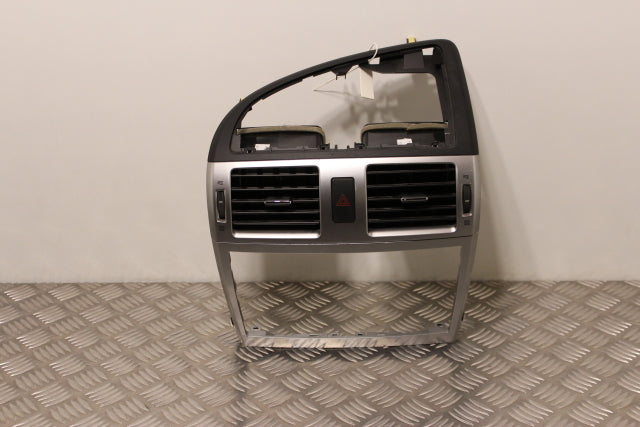 Toyota Avensis Radio Cd Surround Trim Lower (2015)
