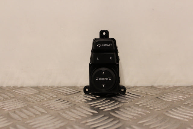 Hyundai Tucson Door Mirror Control Switch (2016)