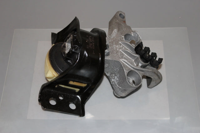 Renault Clio Engine Mounting Drivers Side (2016)