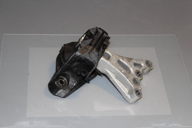 Peugeot 208 Engine Mounting Drivers Side 