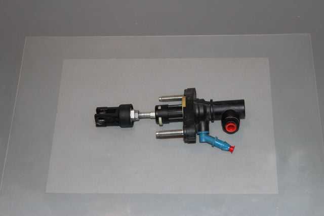 Toyota Yaris Clutch Master Cylinder (2012)