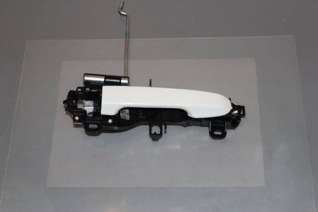 Toyota Yaris Door Handle Outer Front Drivers Side (2012)