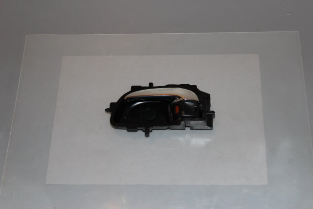 Toyota Yaris Door Handle Inner Front Passengers Side (2012)