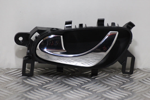 Nissan Qashqai Door Handle Inner Front Passengers Side 