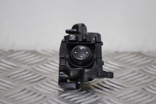 Nissan Qashqai Door Mirror Control Switch 