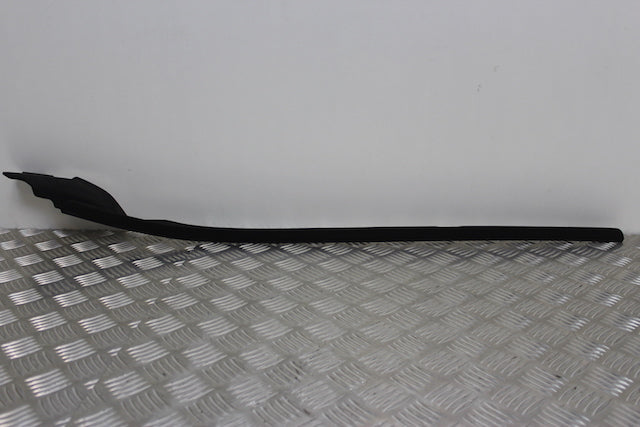 Volvo V40 Windscreen Moulding L 