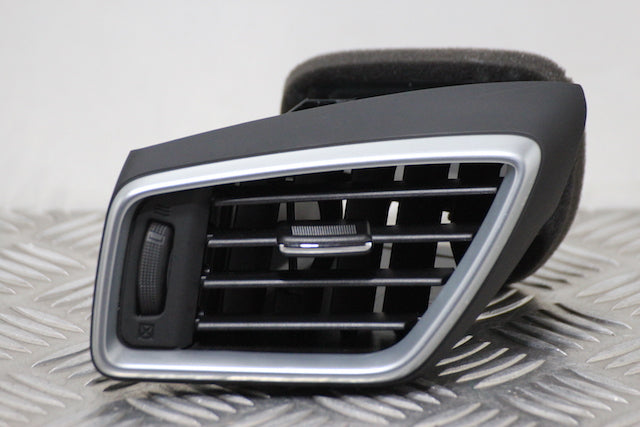 Nissan Qashqai Dashboard Airvent Passengers Side 