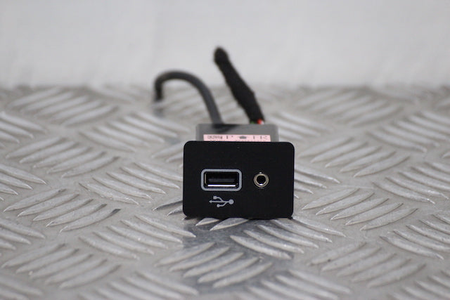 Nissan Qashqai Auxiliary Port 