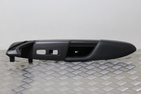 Kia Sportage Door Armrest Front Passengers Side (2016) - 1