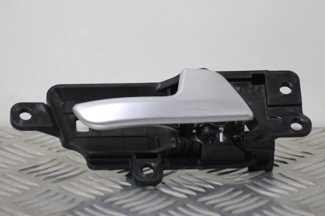 Kia Sportage Door Handle Inner Front Drivers (2016)