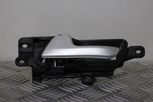 Kia Sportage Door Handle Inner Rear Passengers Side 