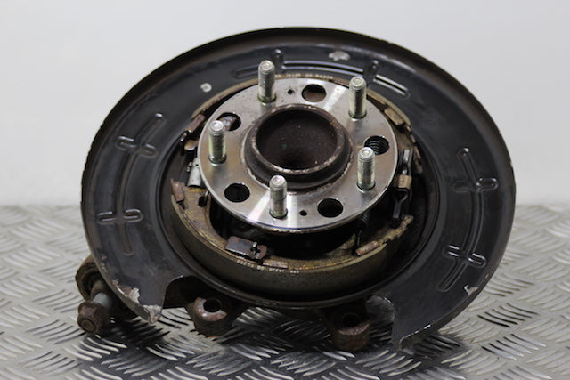 Kia Sportage Stub Axle complete with Hub and Brake Plate Passengers Side 