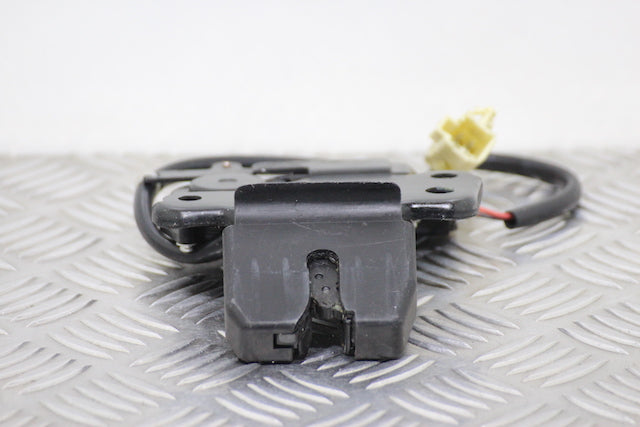 Toyota Avensis Tailgate Boot Lock 