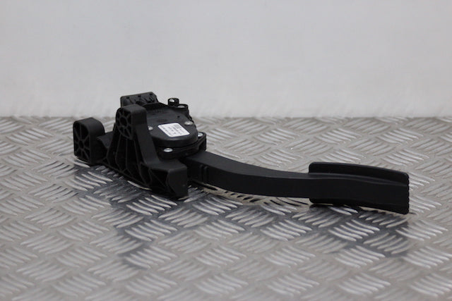 Mitsubishi Colt Accelerator Throttle Pedal 