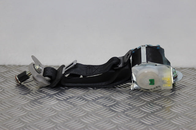 Hyundai i20 Seat Belt Rear Drivers Side (2008) - Part photo