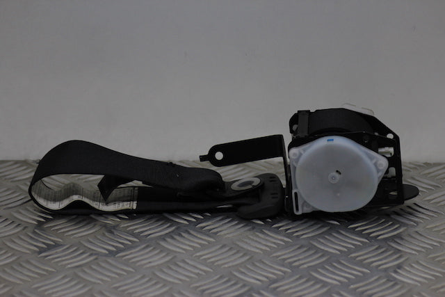 Toyota Avensis Seat Belt Rear Drivers Side 