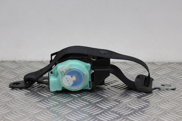 Toyota Avensis Seat Belt Rear Centre 
