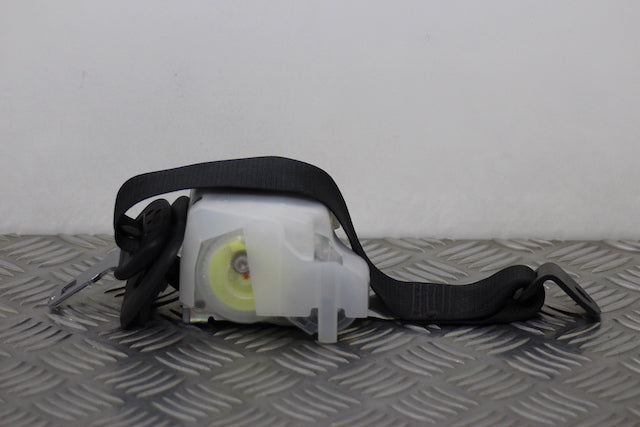 Toyota Auris Seat Belt Rear Centre 
