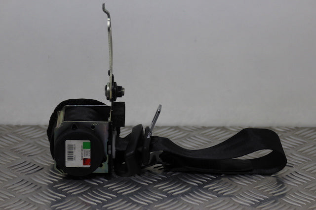 Toyota Avensis Seat Belt Rear Passengers Side 