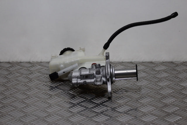 Volkswagen Golf Brake Master Cylinder 