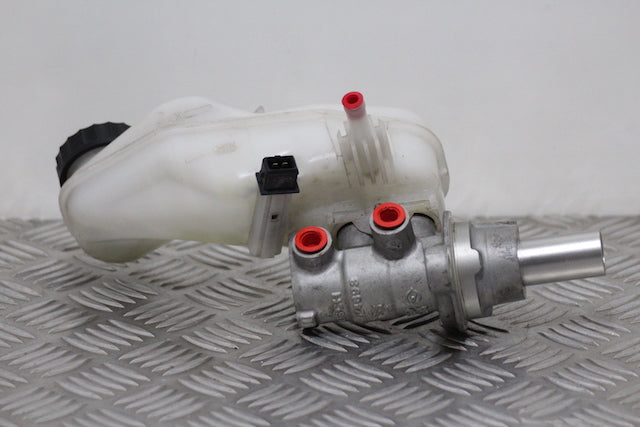 Toyota Avensis Brake Master Cylinder 