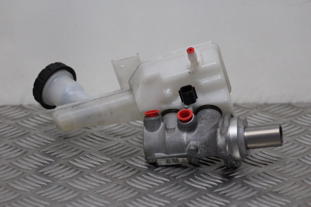 Nissan Juke Brake Master Cylinder 