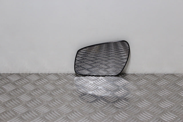 Ford Focus Door Mirror Glass Passengers Side 