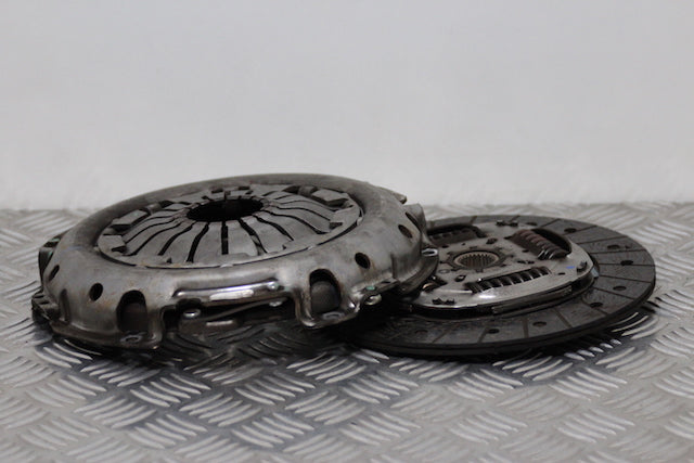 Renault Clio Clutch Pressure Plate and Disc with Bearing 