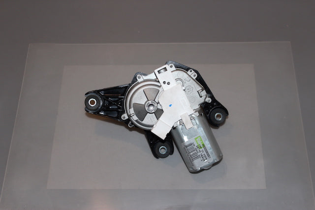 Nissan Juke Wiper Motor Rear (2016) genuine OEM used part - CarBreakers.ie