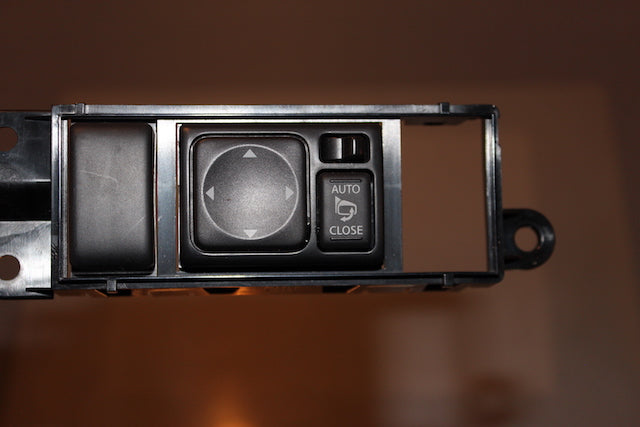 Nissan Juke Door Mirror Control Switch 