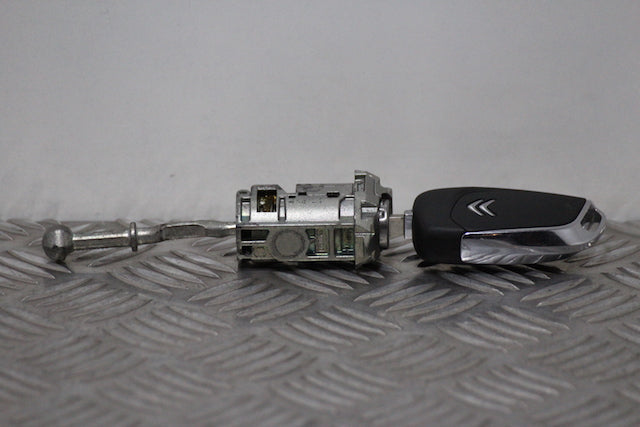 Citroen C4 Door Lock Barrel with Key Front Passengers Side (2011)