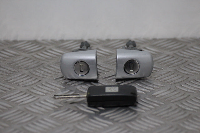 Citroen Picasso Door Lock Barrel with Key Front Drivers Side (2005)