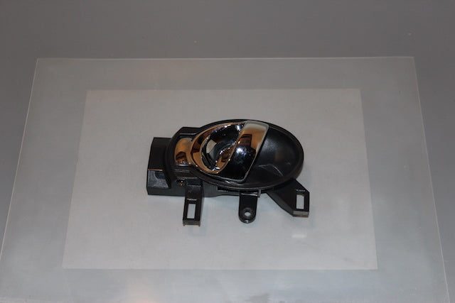 Nissan Juke Door Handle Inner Front Passengers Side 