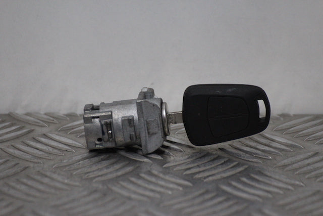 Opel Astra Door Lock Barrel with Key Front Drivers Side 