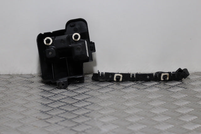 Renault Clio Bumper Support Bracket Drivers Side 