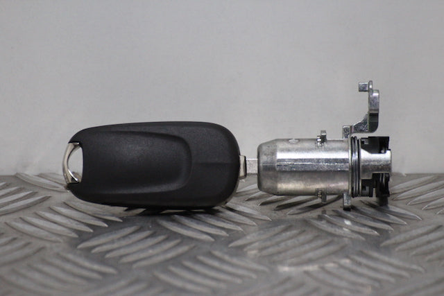 Opel Astra Door Lock Barrel with Key Front Drivers Side (2016)