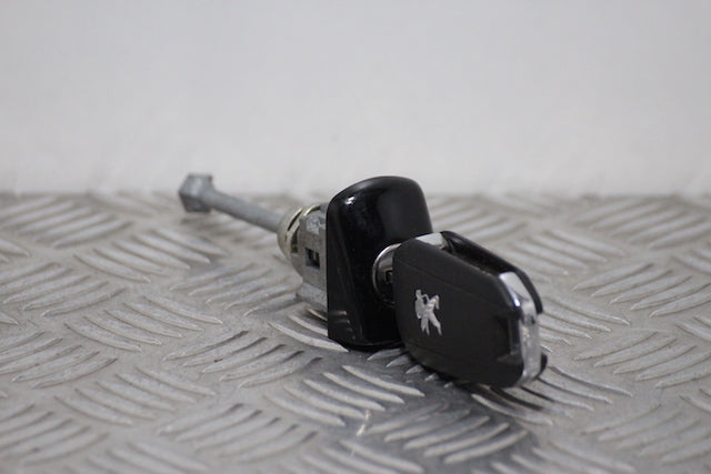 Peugeot 208 Door Lock Barrel with Key Front Drivers Side (2014)